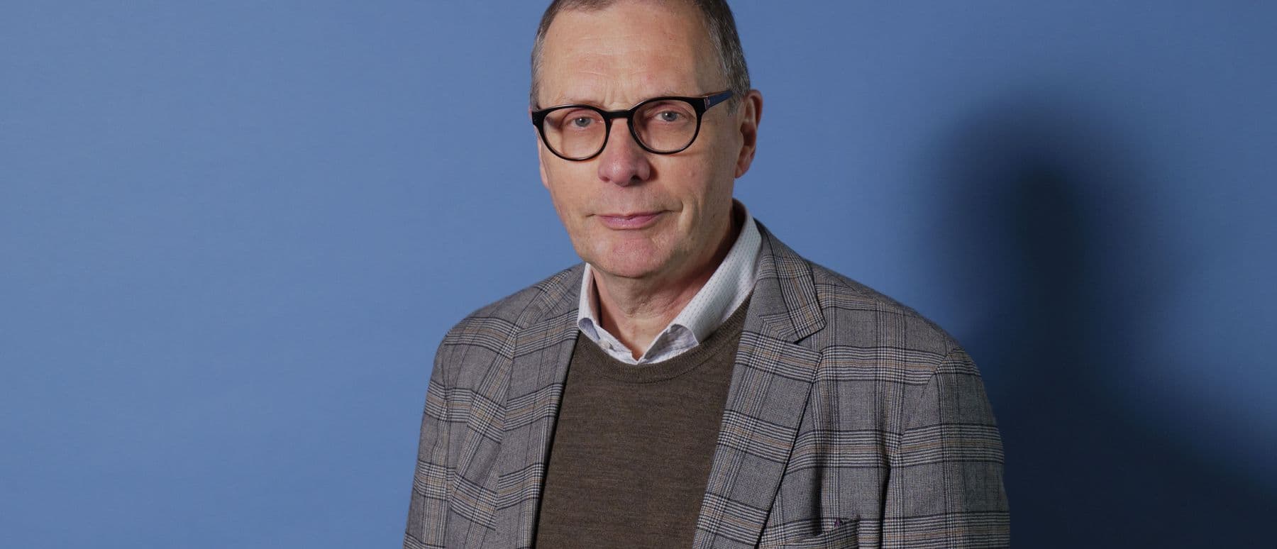 ES