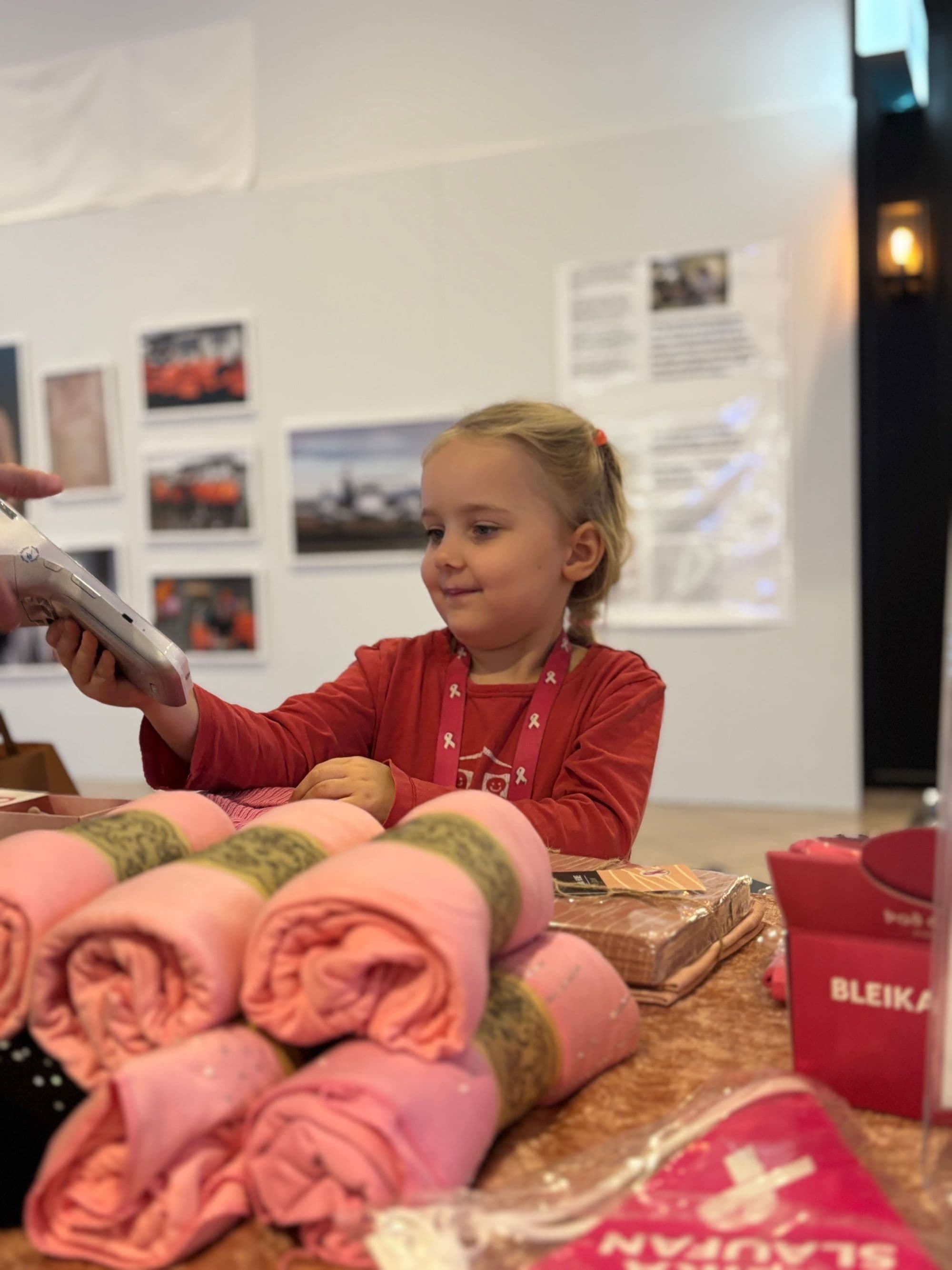 Nokkrar myndir úr bleikri messu.