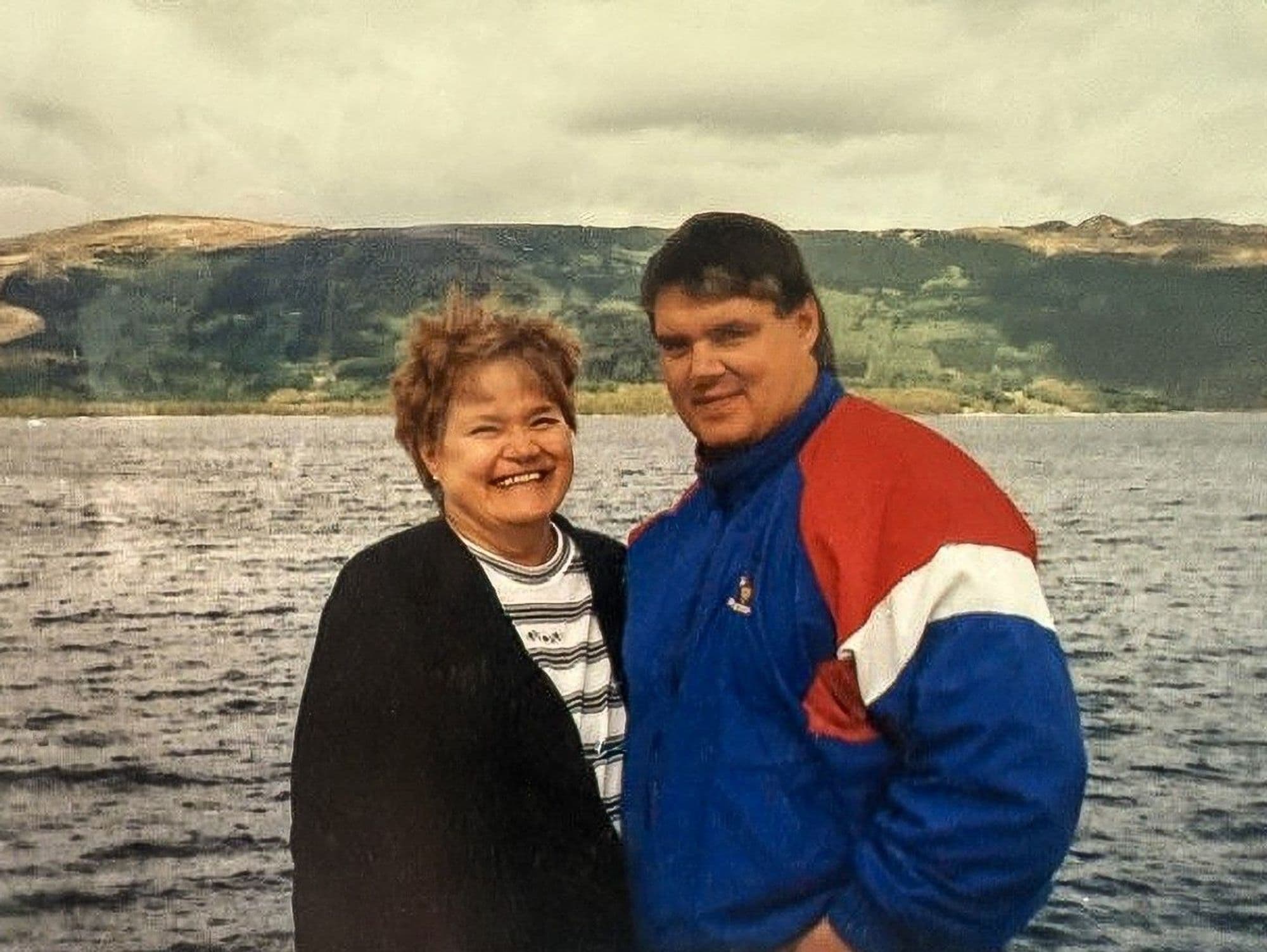 Jim Smalley ásamt móður sinni.