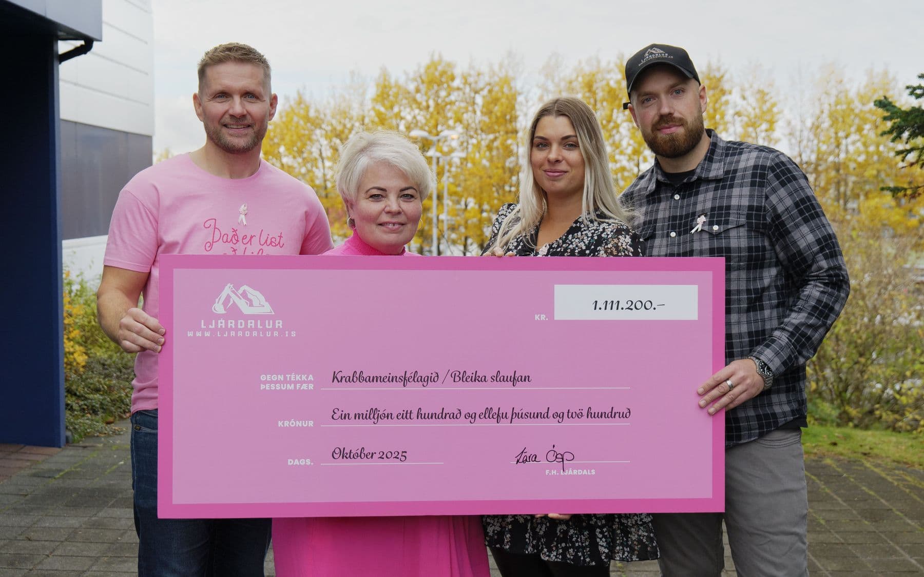 Við afhendingu styrksins