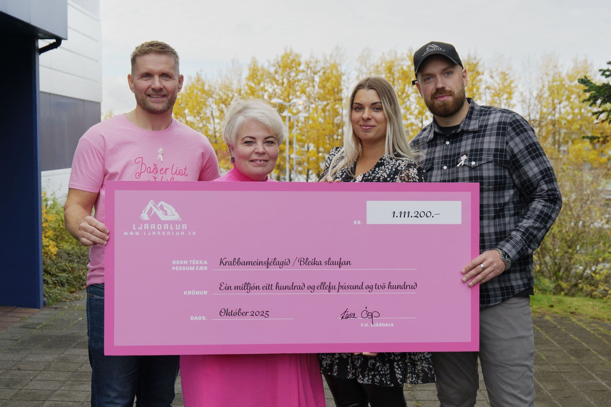 Við afhendingu styrksins