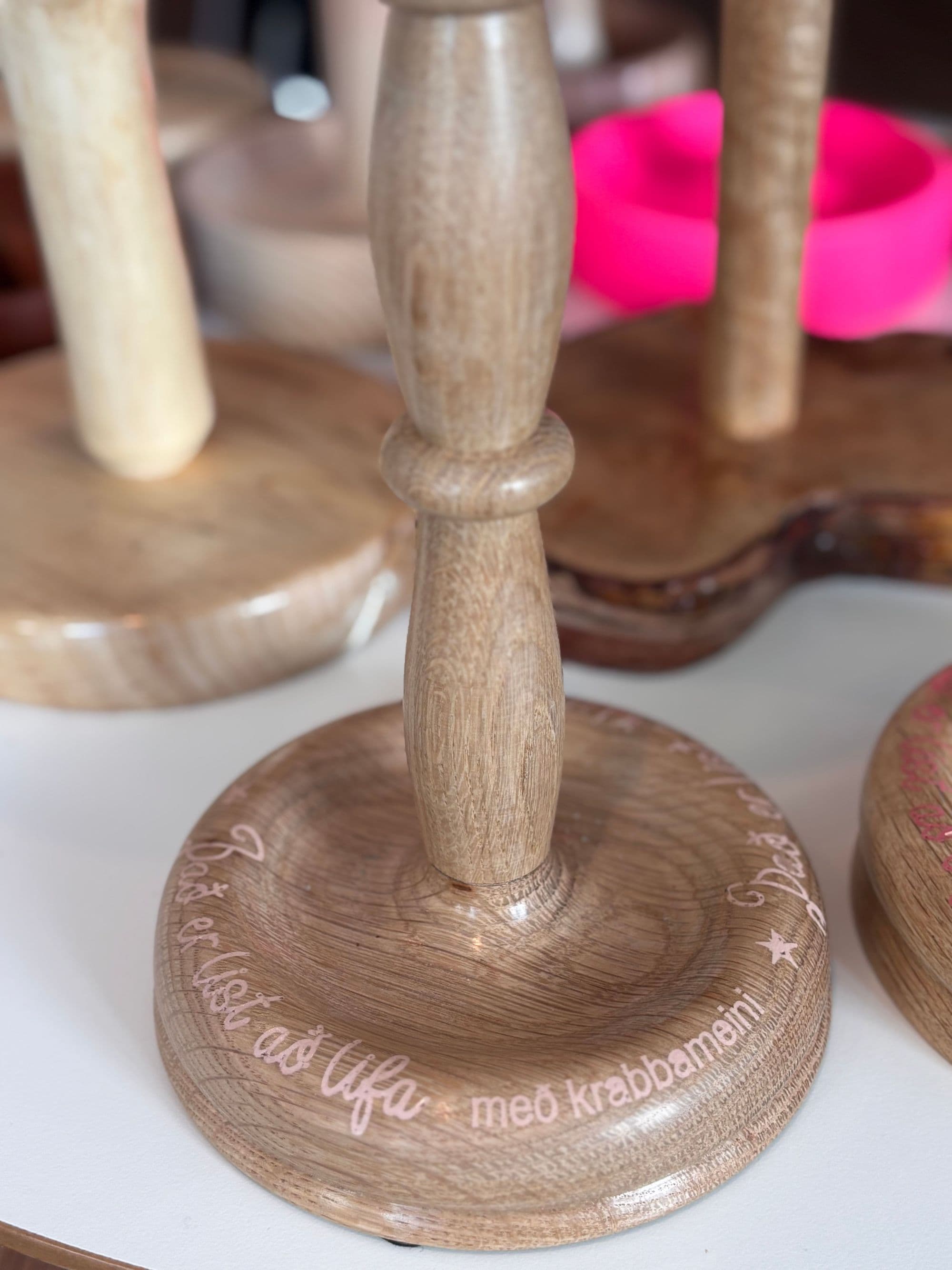 Trérennismiðir á Íslandi gefa hárkollustanda