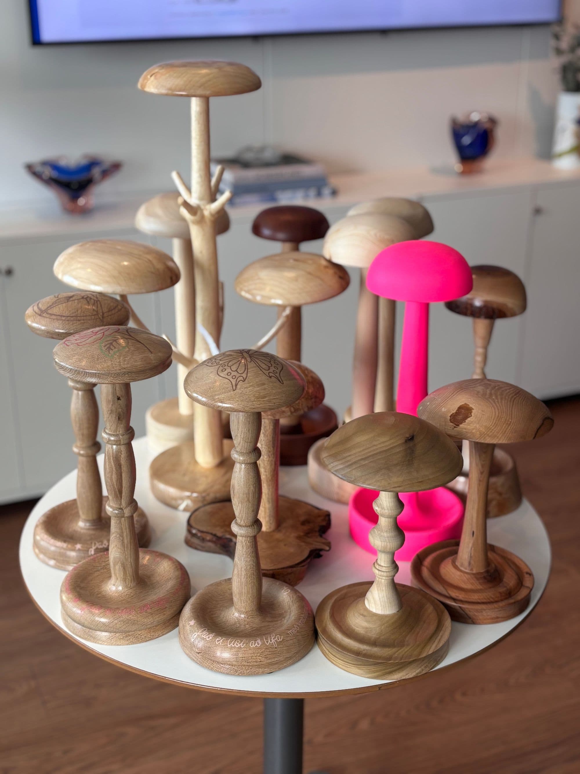 Trérennismiðir á Íslandi gefa hárkollustanda